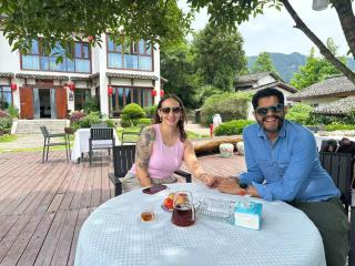 Zhangjiajie Ldyllic Pondside Timber Lodge Resort - Wulingyuan, Courtyard View, Free Airport Pickup & Travel Services - 8