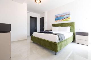 Bright 3-Bedroom Apartment with Sea Views& Terrace - 2