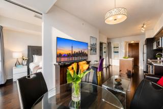 Altitude Suites on Yonge - Downtown Toronto Short Walk to SickKids, TMU & Eaton Centre - 1