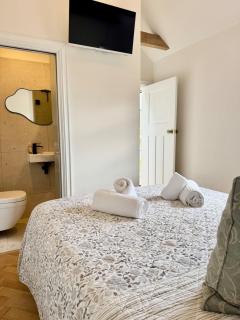 Luxury cottage for 2 in Castleton - Peak District retreat - Log burner & Views - 1