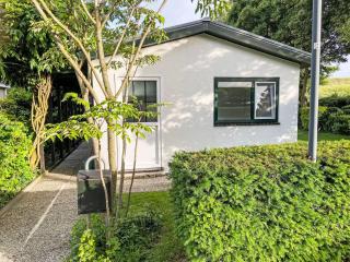 Holiday Home Kleines Haus mit Garten- direkt hinter dem Deich by Interhome - 5
