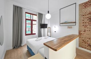 The Maroon Bottle Hotel - 7