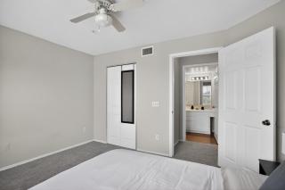 Contemporary 2BR in Prime Orlando - 5