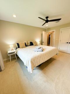 Modern 2bed,2bath house - BBQ,pool,cold plunge,pizza oven - 4