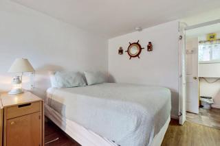 The Lighthouse Getaway -- Holiday House M19 - 1