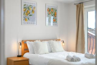 5BR Home, Driveway Parking, Luton - 8