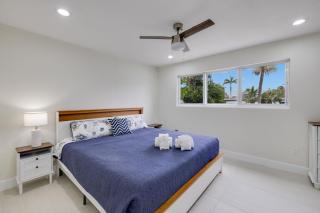 Sanibel Arms B2- Stunning Condo Steps to Beach - 5