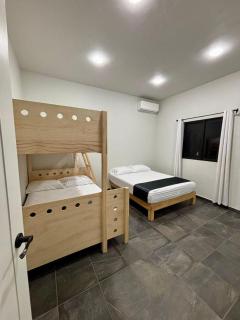Casa Mundial 2026 for 20 people, 13 miles from Akron - 2