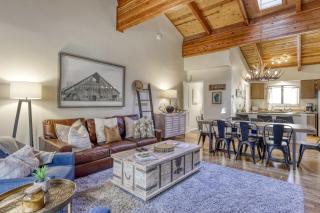 Slopes & Shores Chalet - 4