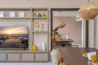 3BR Apartment Beach & Dining Steps Away - 6