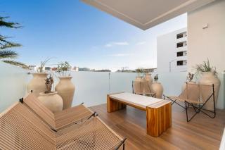 3BR Apartment Beach & Dining Steps Away - 3
