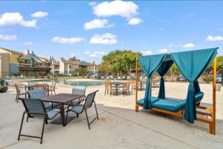 Cozy Urban Getaway 2B - Sleeps 6 - Pool, Prkg - 1