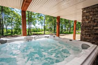 Charming 6BR Chalet - HOT TUB - Mountain View - 9