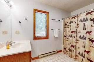 Rustic 5BR Home - HOT TUB & FIREPLACE - McHenry - 1