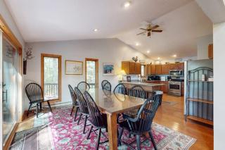 Rustic 5BR Home - HOT TUB & FIREPLACE - McHenry - 5