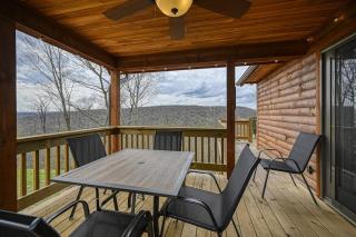 Spacious 6BR Chalet - HOT TUB - McHenry - 1