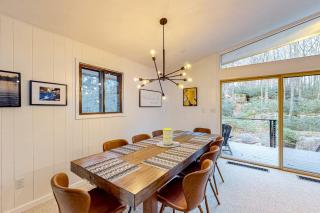 Charming 4BR Home - HOT TUB - Oakland - 2