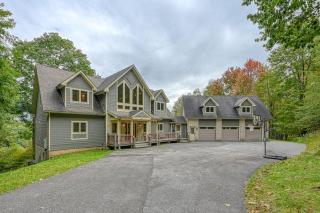 Spacious 5BR - HOT TUB - Lake & Mountain Views - 0