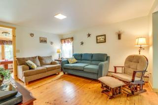 Rustic 3BR Farmhouse - Fire Pit- Oakland - 8
