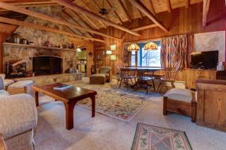 Rustic 3BR Farmhouse - LAKE VIEW - McHenry - 0