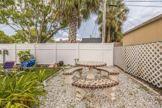 NEW Luxe Private Condo Steps 2 Beach and Sunsets Park 2 Cars Private Quiet UNIT B - 3