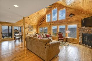 Spacious 6BR Chalet - HOT TUB - McHenry - 6