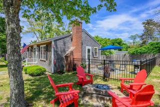 Chic Coastal Cottage Near Beach - 5