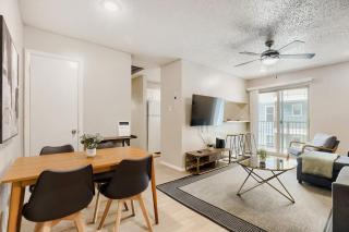 Modern Luxe Getaway 2B - Sleeps 6 - Pool, Prkg - 3