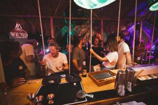 Tipsy Gypsy Bar & Hotel - 3