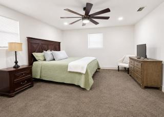 5 Bedroom Home Sleeps 10, Avondale Jacksonville, Ping Pong, Screened Porch, Parking - 4