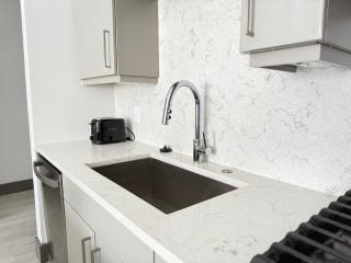 Penthouse Montrose 12 mins to NRG Med CNTR - 2