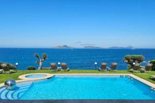 Ocean Luxury Retreat · Pool & Sea Views - 9
