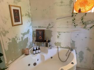 The Ozorian Rooms & Glamping - 5