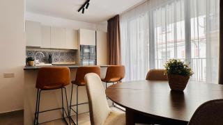 Opulent 2 bedroom short walk from the waterfront - 8