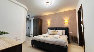 Opulent 2 bedroom short walk from the waterfront - 2