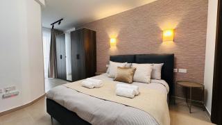 Opulent 2 bedroom short walk from the waterfront - 1