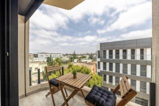 Quiet luxury 1BR calm balcony free parking and AC - 9