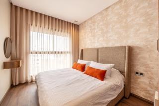 Quiet luxury 1BR calm balcony free parking and AC - 9