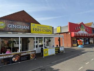 Bell Bank C8 - pet friendly, bed linen, close to bars and shops - Meadow Lakes Caravan & Lodge Hire - Chapel St. Leonards - 3