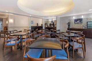 Best Western Plus Miami Airport North Hotel & Suites - 4