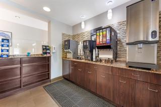 Best Western Plus Miami Airport North Hotel & Suites - 3