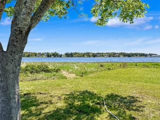 Barrington Bay Seaside Cottage - 4