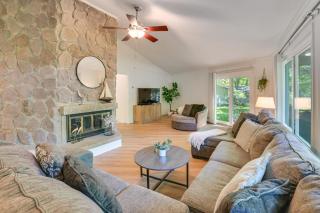 Family Retreat Near Beach on Lake Charlevoix - 6