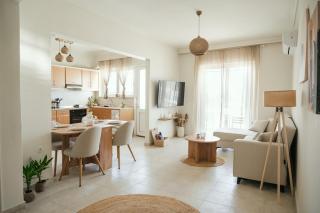 Sea And City View Apartment - 0