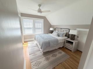 The Catalog Cottage - 8