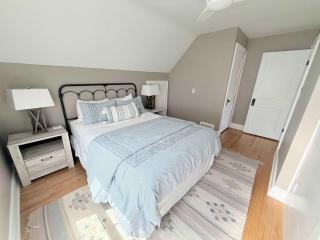 The Catalog Cottage - 7