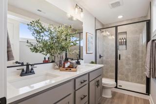 Spacious 4Bed Near Dining & Shopping - 8