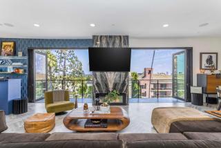 Beverly Hills Penthouse Rooftop Hot Tub & Panoramic City Views - 9