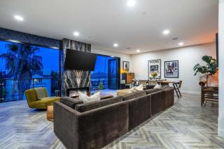 Beverly Hills Penthouse Rooftop Hot Tub & Panoramic City Views - 2