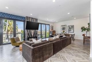 Beverly Hills Penthouse Rooftop Hot Tub & Panoramic City Views - 4